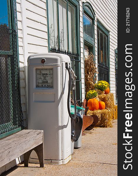 Retro gas pump outside an old store in North Carolina. Retro gas pump outside an old store in North Carolina.