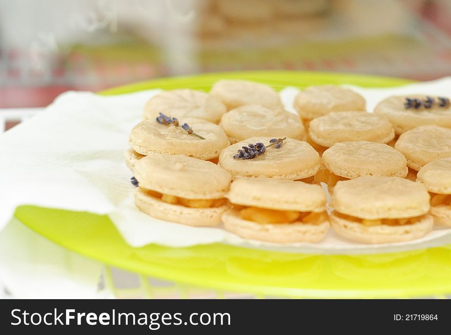 Macarons with apples