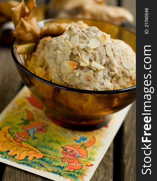 Oatmeal cookies in bowl. Selective focus