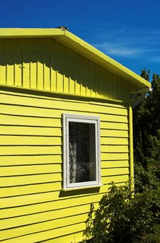 Small Yellow Summerhouse Royalty Free Stock Image Small Yellow Summerhouse Royalty Free Stock Image