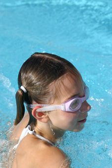 Girl Swimming In The Pool Royalty Free Stock Photography