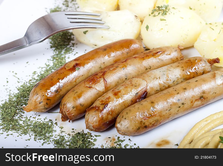 Grilled sausages with potatoes