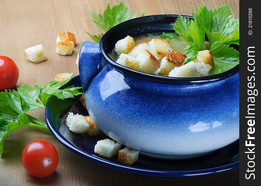 Vegetable soup with croutons and parsley