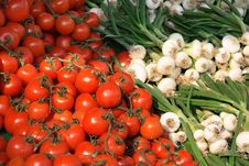 Tomatoes And Spring Onion Royalty Free Stock Photos Tomatoes And Spring Onion Royalty Free Stock Photos