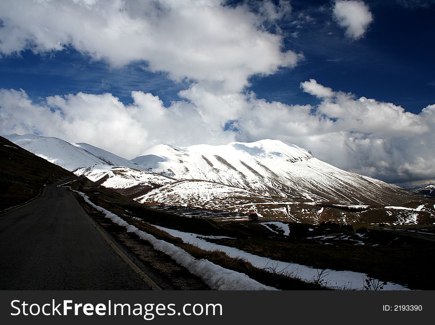 Castelluccio /winter landscape