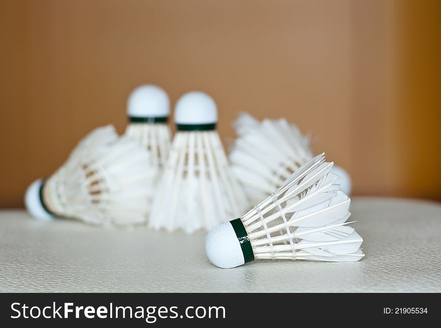 A group of badminton shuttlecock focusing in the front one