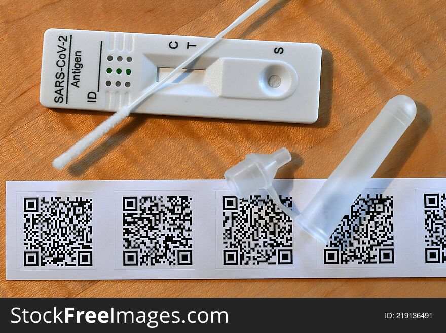 Antigen-Test-Kit für digitalen Selbsttest in Österreich, Europa - Antigen test kit for digital self-test in Austria, Europe