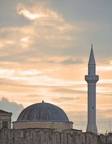 Dusk Over The Mosque Royalty Free Stock Photography Dusk Over The Mosque Royalty Free Stock Photography