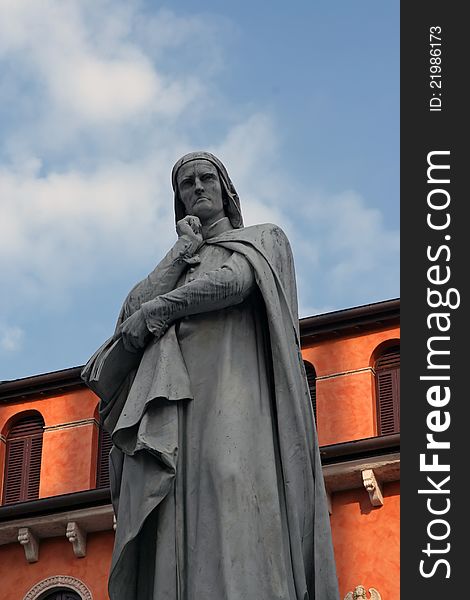 Statue of Dante Alighieri. Dante Alighieri statue in Verona, Italy. Statue of Dante Alighieri. Dante Alighieri statue in Verona, Italy.