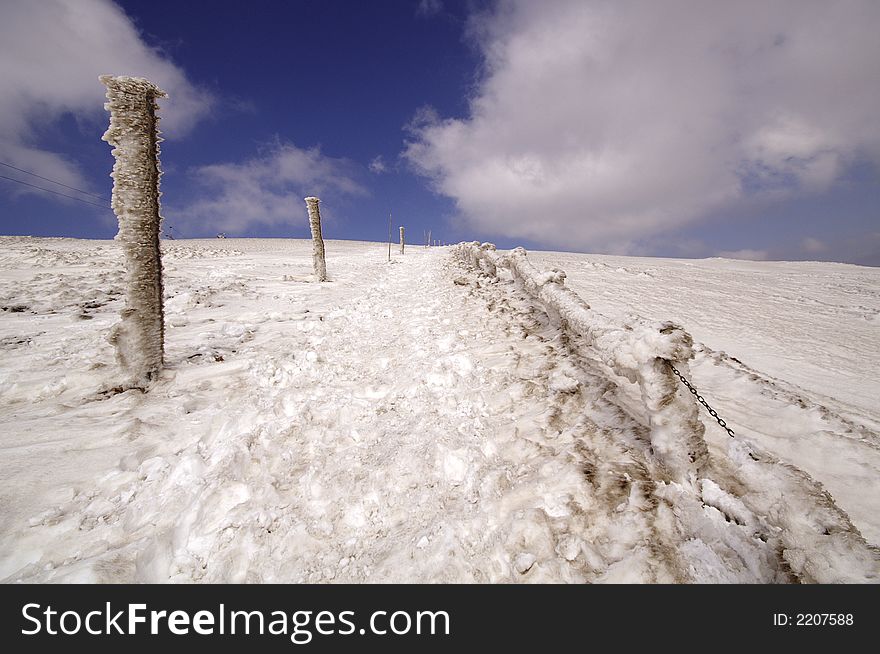 Way to Snezka mountain under snow