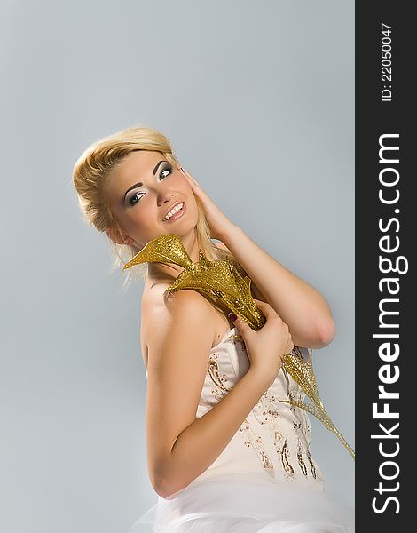 Blonde bride with golden calla lily