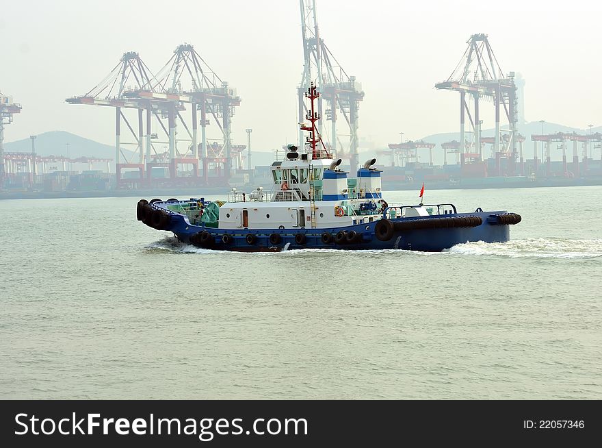 A tugboat at workï¼Œwhich taken in china