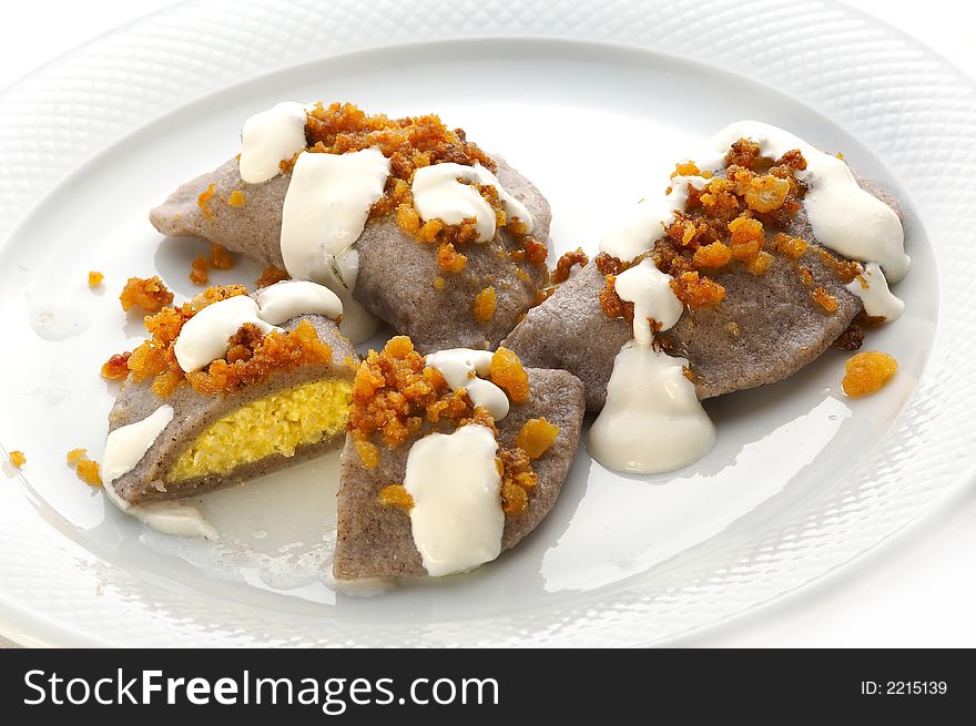 Buckwheat pockets filled with curd