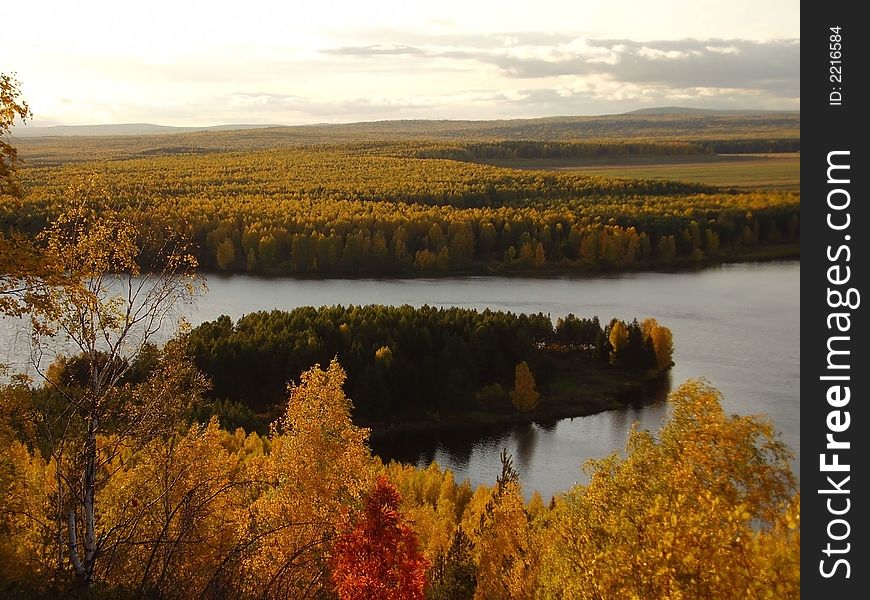 Autumnal peninsula