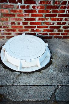The White Manhole. Vertically Royalty Free Stock Images The White Manhole. Vertically Royalty Free Stock Images