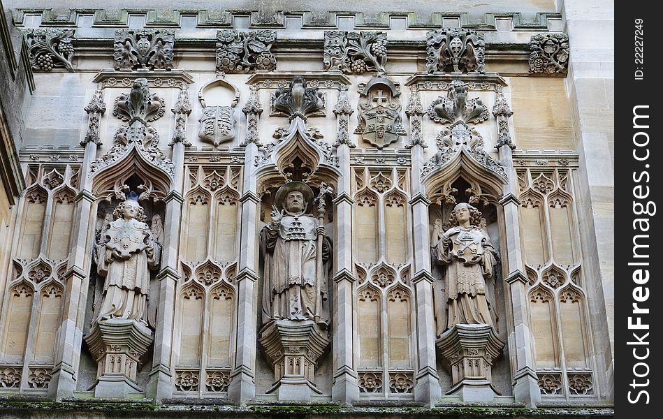 Wall Statues at Christ Church University, Oxford City, England. Wall Statues at Christ Church University, Oxford City, England