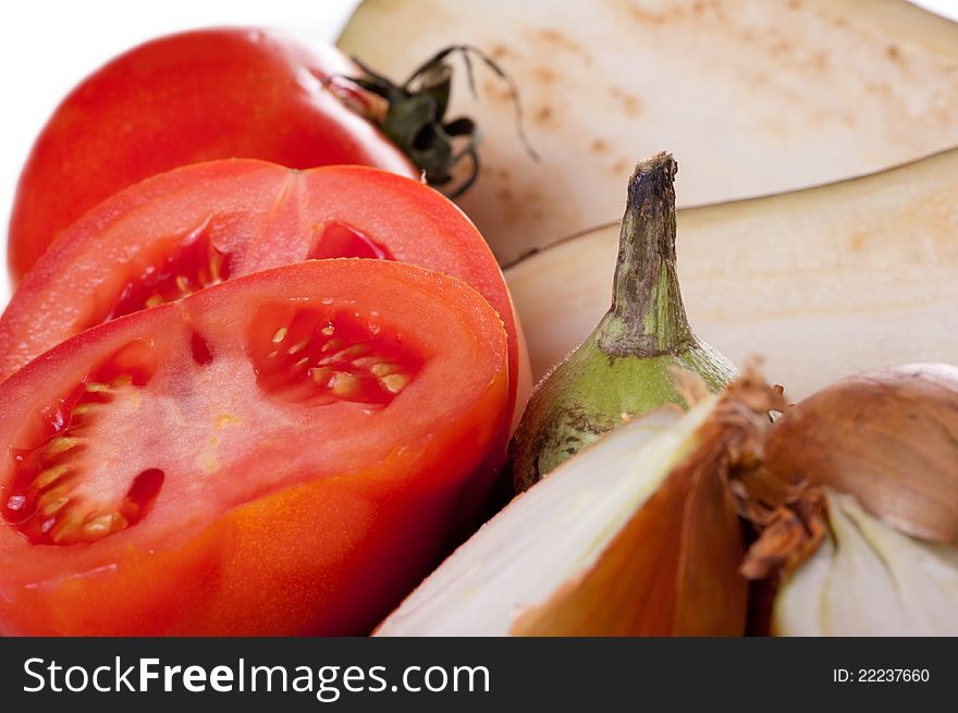 To eat vegetables: eggplant, tomatoes and onions.