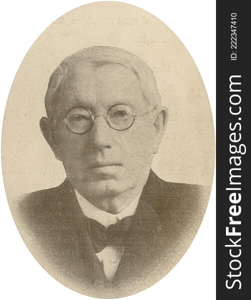 In 1913 King and Ben Thompson purchased 840 acres of the Miller family farm from James Terrell Miller to form the original land tract for the City of Upper Arlington. James T. Miller is considered the first resident of Upper Arlington and was elected as mayor soon after it was incorporated as a village in March 1918. Born in Columbus on August 14, 1846, Mr. Miller married Miss Esther Everett in 1869. They had eight children: Samuel Huston, Henry, Eliza &#x28;Mrs. E. D. Howard&#x29;, Grace, Nancy, Almeda, Jessie, and Ella. In 1856, his father, Henry Miller, bought the 850 acres that later became the majority of the plat for Upper Arlington, because he felt a move to the country would improve James&#x27; health. The family home grew to contain 22 rooms and was one of the first six houses in Columbus outfitted with plumbing. The Miller family actively farmed the land and raised horses and shorthorn cattle. Henry, James, and Samuel Huston also operated a shoe business with stores in Columbus and Pittsburg. 

This image available online at the UA Archives &gt;&gt;

Read the related &quot;Norwester&quot; magazine article at the UA Archives &gt;&gt;

----------------------------------------

Identifier: hinw03p00ai01
Date &#x28;yyyy-mm-dd&#x29;: c. 1918-01
Original Dimensions: 7.0 cm x 9.0 cm 
Format: Black and White Halftone Photograph
Source: Norwester, January 1918, Front Cover
Original Publisher: Upper Arlington Community &#x28;Ohio&#x29;
Location/s: Upper Arlington &#x28;USA, Ohio, Franklin County&#x29;
Repository: Upper Arlington Historical Society
Digital Publisher: UA Archives - Upper Arlington Public Library

Credit: UA Archives - Upper Arlington Public Library &#x28;Repository: UA Historical Society&#x29;. In 1913 King and Ben Thompson purchased 840 acres of the Miller family farm from James Terrell Miller to form the original land tract for the City of Upper Arlington. James T. Miller is considered the first resident of Upper Arlington and was elected as mayor soon after it was incorporated as a village in March 1918. Born in Columbus on August 14, 1846, Mr. Miller married Miss Esther Everett in 1869. They had eight children: Samuel Huston, Henry, Eliza &#x28;Mrs. E. D. Howard&#x29;, Grace, Nancy, Almeda, Jessie, and Ella. In 1856, his father, Henry Miller, bought the 850 acres that later became the majority of the plat for Upper Arlington, because he felt a move to the country would improve James&#x27; health. The family home grew to contain 22 rooms and was one of the first six houses in Columbus outfitted with plumbing. The Miller family actively farmed the land and raised horses and shorthorn cattle. Henry, James, and Samuel Huston also operated a shoe business with stores in Columbus and Pittsburg. 

This image available online at the UA Archives &gt;&gt;

Read the related &quot;Norwester&quot; magazine article at the UA Archives &gt;&gt;

----------------------------------------

Identifier: hinw03p00ai01
Date &#x28;yyyy-mm-dd&#x29;: c. 1918-01
Original Dimensions: 7.0 cm x 9.0 cm 
Format: Black and White Halftone Photograph
Source: Norwester, January 1918, Front Cover
Original Publisher: Upper Arlington Community &#x28;Ohio&#x29;
Location/s: Upper Arlington &#x28;USA, Ohio, Franklin County&#x29;
Repository: Upper Arlington Historical Society
Digital Publisher: UA Archives - Upper Arlington Public Library

Credit: UA Archives - Upper Arlington Public Library &#x28;Repository: UA Historical Society&#x29;