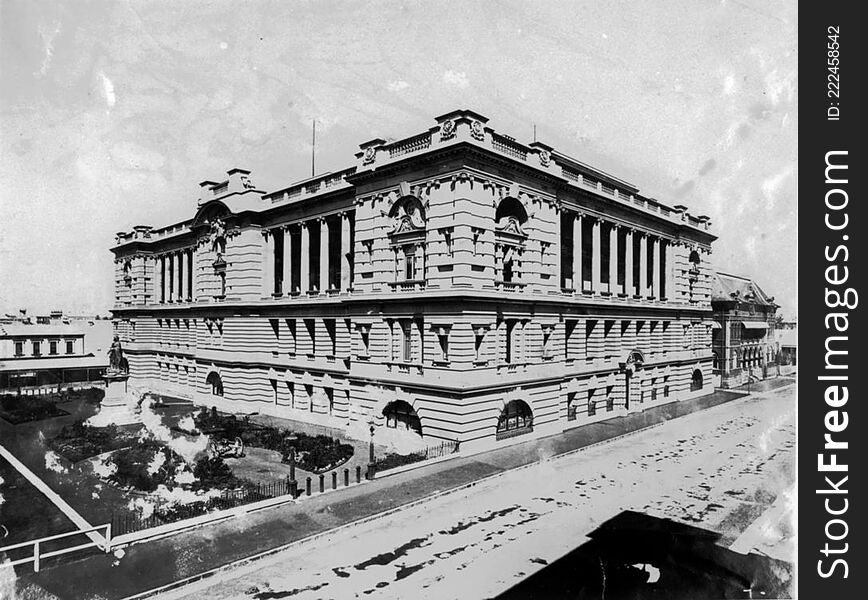 Photographer: unidentified

Location: Brisbane

Description: The Executive Building is a fine example of Edwardian Baroque public architecture. It is a four storey building with a base of granite from Enoggera and Mount Crosby. Queensland materials used in the construction include brown freestone from Helidon &#x28;outer walls&#x29; and freestone from Yangan near Warwick &#x28;colonnade walls&#x29;. The building is bordered by George Street, Stephens Lane, William Street and Queens Gardens. Queens Gardens are located in front of the building. &#x28;Information taken from: Environmental Protection Agency Cultural heritage Registers and inventories, 2004, retrieved on 29 November 2004&#x29; 

View this page at the State Library of Queensland  hdl.handle.net/10462/deriv/57548 
Information about State Library of Queenslandâ€™s collection: www.slq.qld.gov.au/resources/picture-queensland. Photographer: unidentified

Location: Brisbane

Description: The Executive Building is a fine example of Edwardian Baroque public architecture. It is a four storey building with a base of granite from Enoggera and Mount Crosby. Queensland materials used in the construction include brown freestone from Helidon &#x28;outer walls&#x29; and freestone from Yangan near Warwick &#x28;colonnade walls&#x29;. The building is bordered by George Street, Stephens Lane, William Street and Queens Gardens. Queens Gardens are located in front of the building. &#x28;Information taken from: Environmental Protection Agency Cultural heritage Registers and inventories, 2004, retrieved on 29 November 2004&#x29; 

View this page at the State Library of Queensland  hdl.handle.net/10462/deriv/57548 
Information about State Library of Queenslandâ€™s collection: www.slq.qld.gov.au/resources/picture-queensland