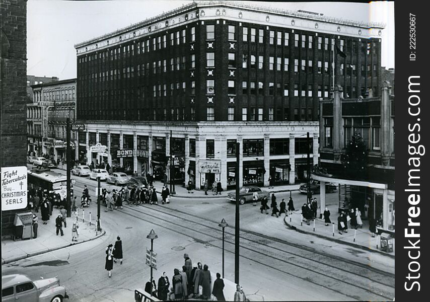 The new Lister building was completed and opened before the end of the year. The new building had a terra cotta lower façade, copper spandrels and a unique “L” shaped two storey arcade. The building was designated in 1996 under the Ontario Heritage Act. Recent major renovations have restored the building to its former glory and it is currently the home of offices of the City of Hamilton.

030-32022191132337. The new Lister building was completed and opened before the end of the year. The new building had a terra cotta lower façade, copper spandrels and a unique “L” shaped two storey arcade. The building was designated in 1996 under the Ontario Heritage Act. Recent major renovations have restored the building to its former glory and it is currently the home of offices of the City of Hamilton.

030-32022191132337