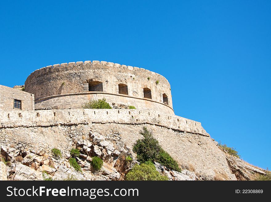 Old Fort, now sleeps. Here for many years all was quiet. But despite years of age and he as always menacing and majestic. Old Fort, now sleeps. Here for many years all was quiet. But despite years of age and he as always menacing and majestic.