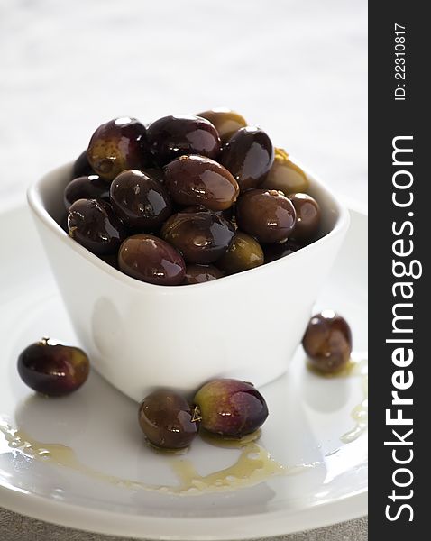 Close up photograph of fresh olives in a bowl