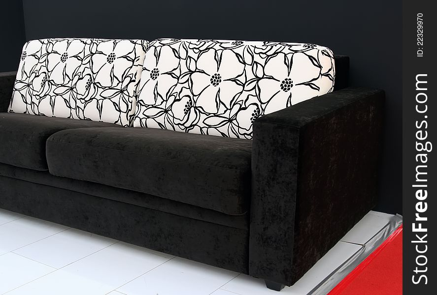 Black and wihte living room furniture set.
Living room furniture set.