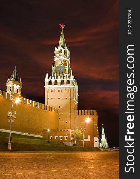 Kremlin wall, Spasskaya Clock Tower at night, Red Square, Moscow, Russia. Kremlin wall, Spasskaya Clock Tower at night, Red Square, Moscow, Russia.