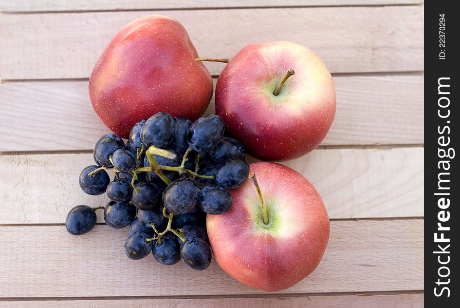 Fresh fruit,apples end grapes
