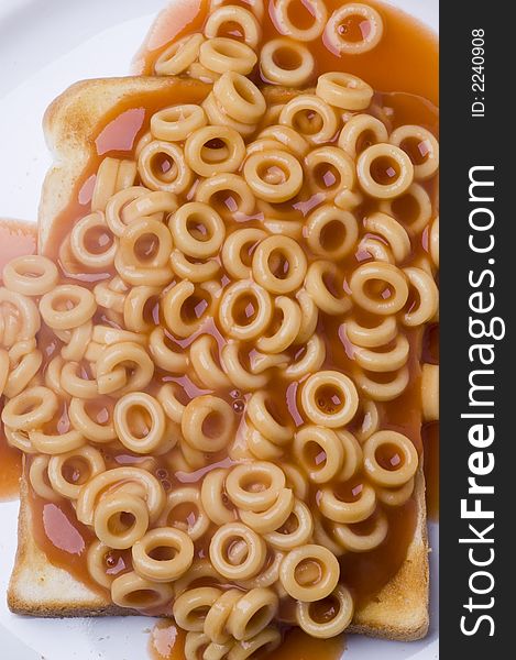 A plate of spaghetti hoops on toast