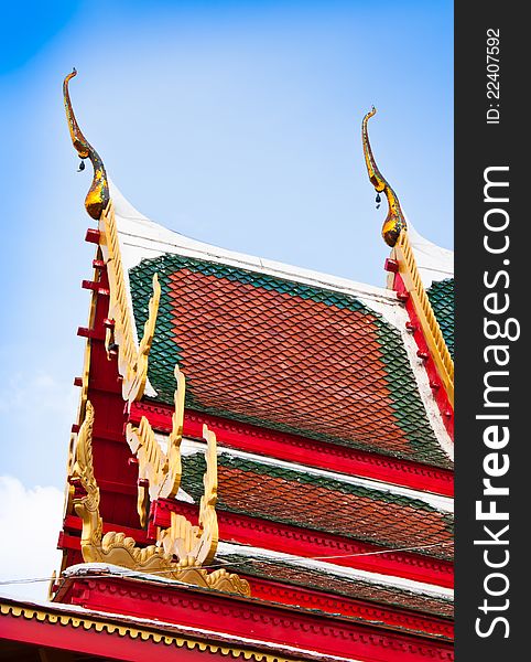 Roof Temples in Thailand are very beautiful sculptures. Roof Temples in Thailand are very beautiful sculptures.