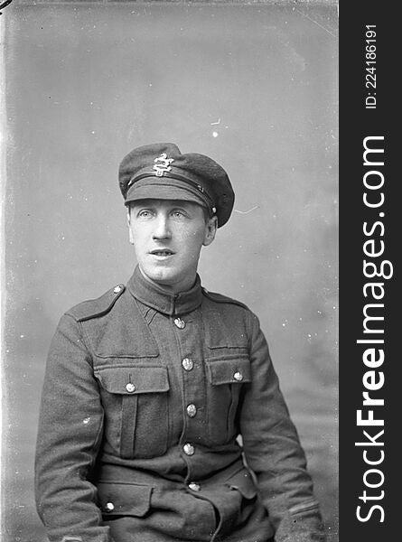 [Soldier, The King S &x28;Liverpool Regiment&x29; TF]