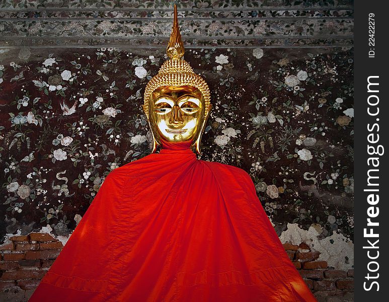 Buddha in Buddhist worship should be worshiped.