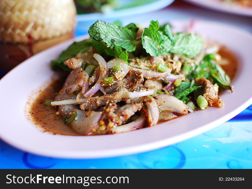 Spicy salad of grilled pork