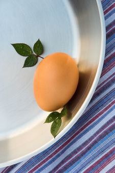 Egg In Shell In A Frying Pan Royalty Free Stock Images Egg In Shell In A Frying Pan Royalty Free Stock Images