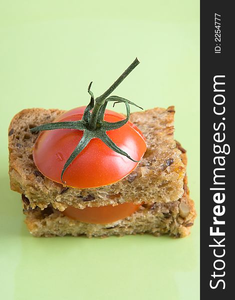 Sliced cherry tomatoe on the piece of rue bread