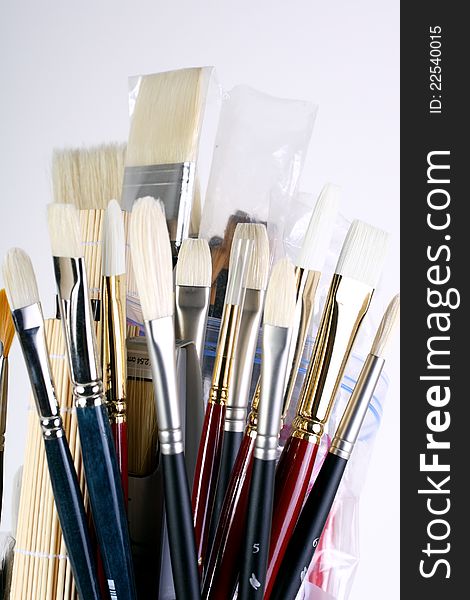 Collection of miscellaneous artist paint brushes