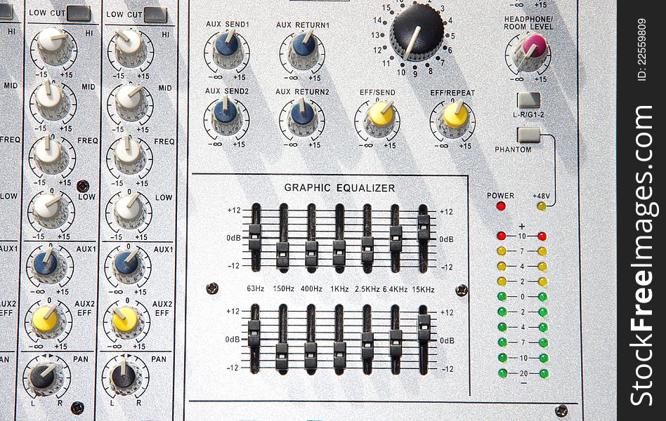 Power-Mixer With Graphic-Equalizer