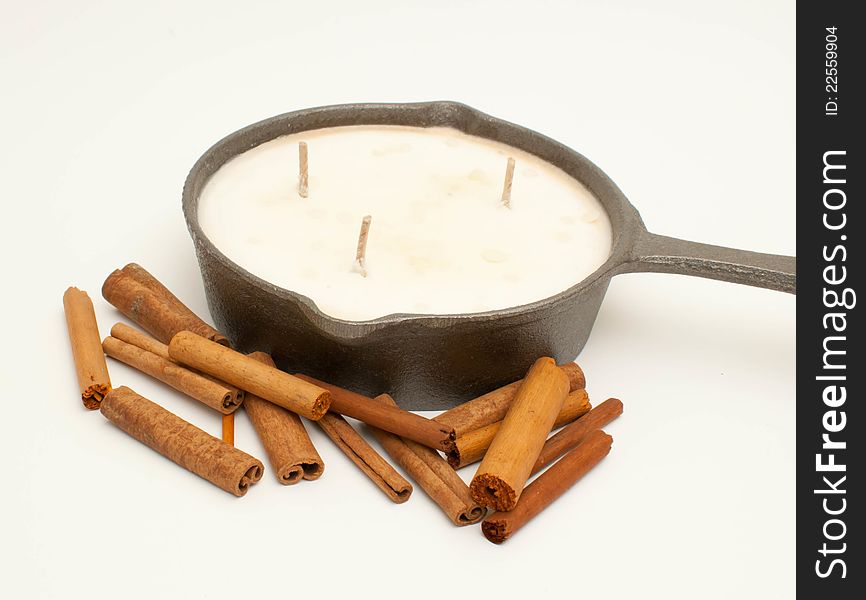 Skillet candle with cinnamon sticks