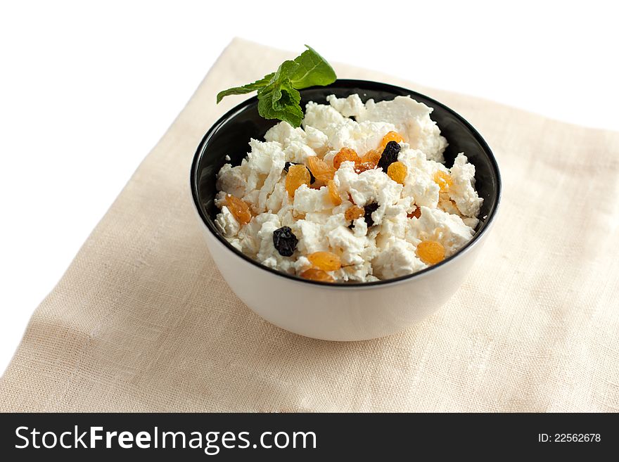 Fresh cottage cheese with raisins in a bowl