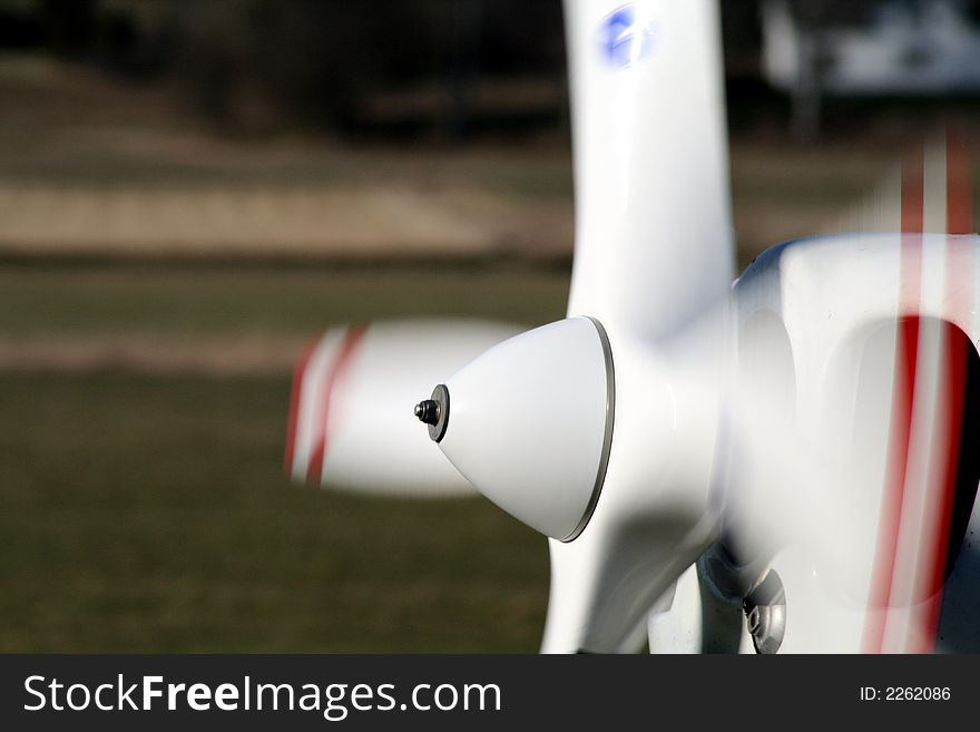 Propeller on single engine plane spinning