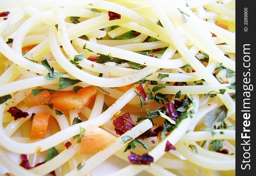 Pasta with pepper, vegetables and olive oil