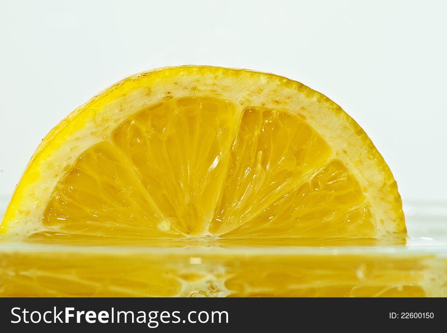 Yelow lemon with clean water