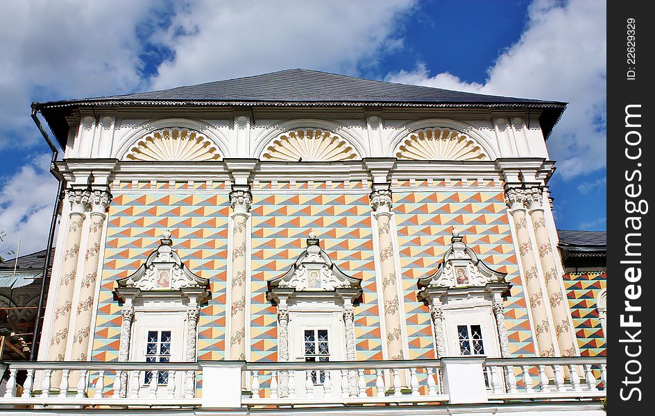 Trapeznye House To The Church Of Sergey Radonezh