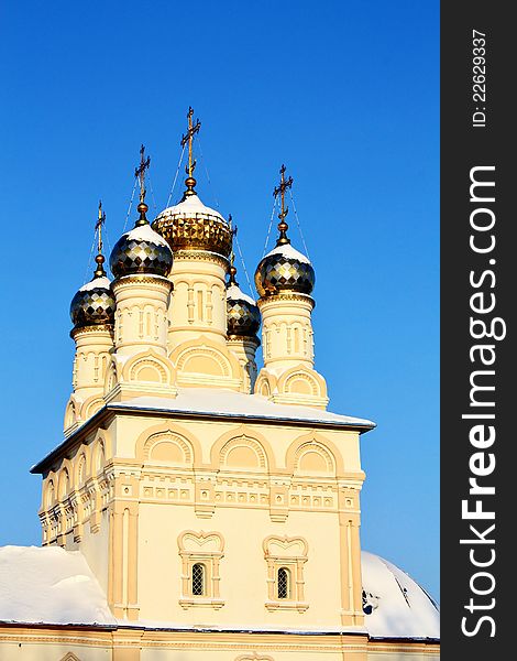 Five-domed church, which is located at the corners of beams columns. The temple belongs to Posad architecture of ancient cities. Five-domed church, which is located at the corners of beams columns. The temple belongs to Posad architecture of ancient cities