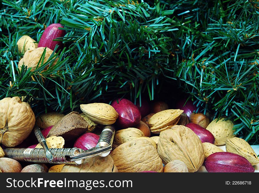 Christmas Mixed Nuts with Crackers