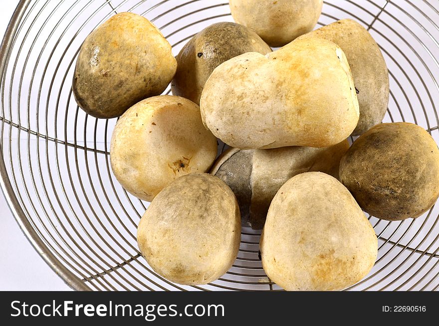 Freash straw mushrooms on sieve