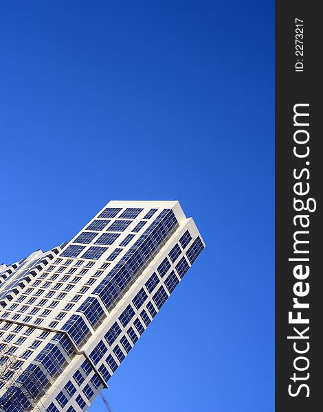 House, sky, building, glass, windows, wall, floor, skyscraper, monolith. House, sky, building, glass, windows, wall, floor, skyscraper, monolith