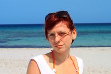 Happy Young Woman At The Beach Enjoying Her Summer Holidays In Italy, Sardegna Royalty Free Stock Photography Happy Young Woman At The Beach Enjoying Her Summer Holidays In Italy, Sardegna Royalty Free Stock Photography