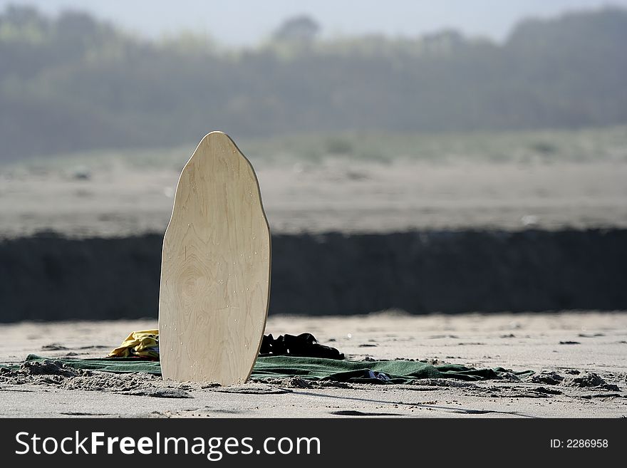 Photo of a skimming board in the beach